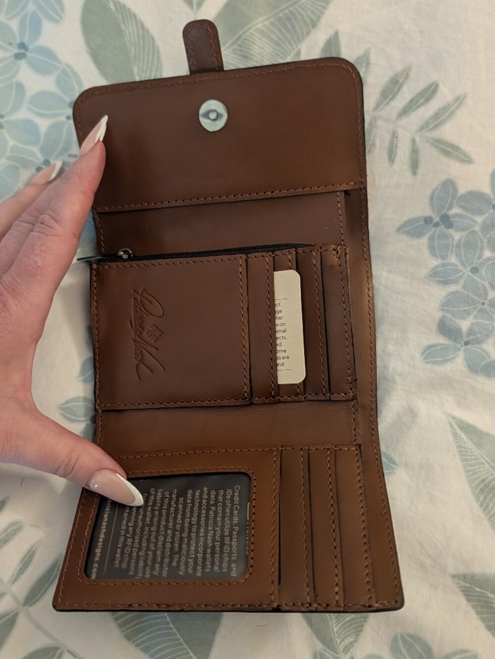 Patricia Nash Perla Tri-fold Heritage Leather Wallet in Tan Italian Leather - Picture 5 of 9